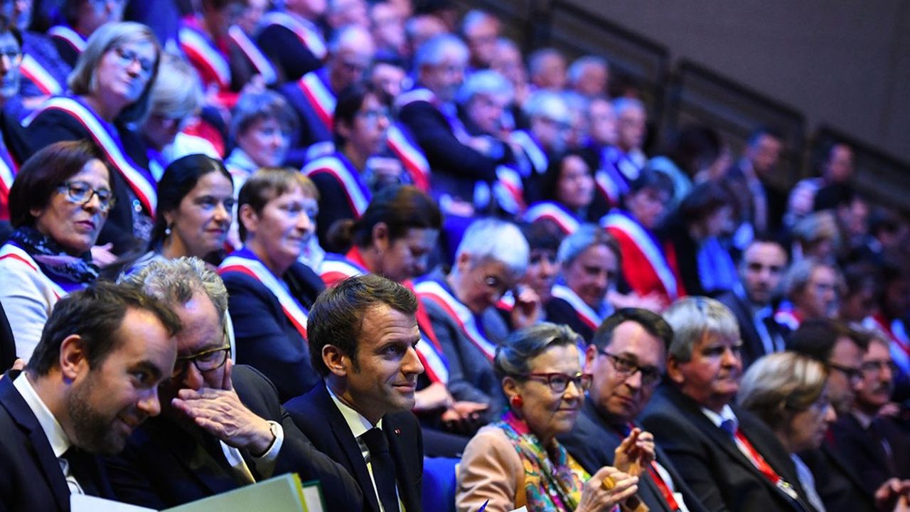Emmanuel Macron aux Assises des maires de Bretagne, à Saint-Brieuc, le 3 avril 2019.
