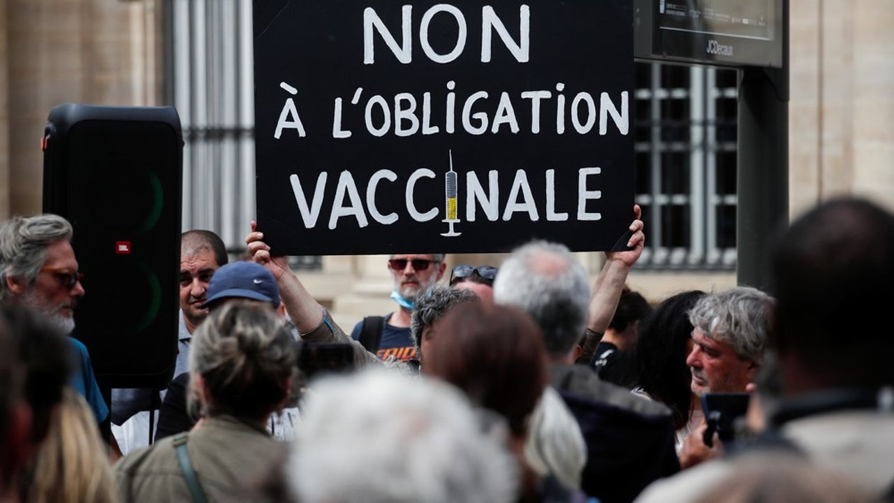 Manifestation à Paris contre le passe sanitaire et la vaccination contre le Covid-19, le 5 août 2021.