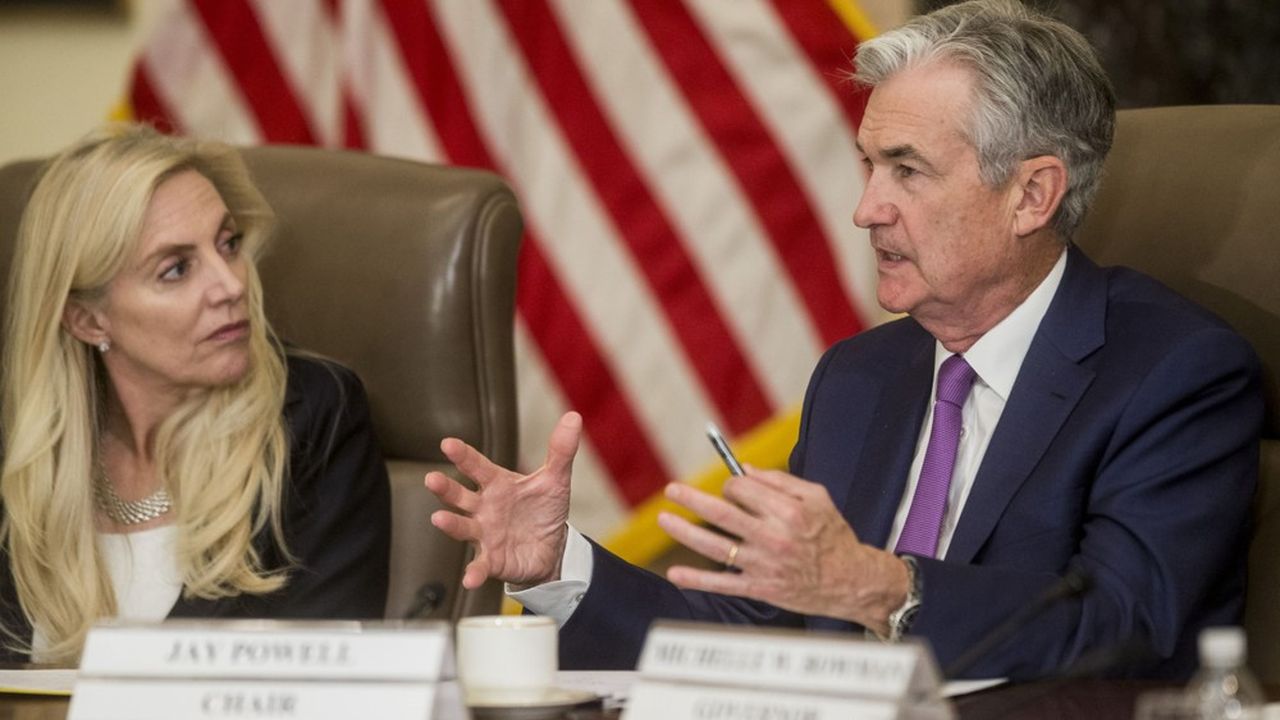 Lael Brainard (à gauche), membre du Conseil des gouverneurs de la Fed, est la principale concurrente de Jerome Powell pour prendre la tête de la Banque centrale américaine.