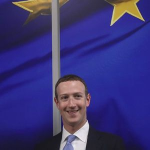 Mark Zuckerberg, le PDG de Facebook, lors de sa visite à Bruxelles en février 2020. Les Gafa multiplient les dépenses de lobbying pour influencer sur le DSA et le DMA.