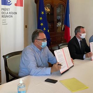Signature de l'accord entre les interprofessions de l'élevage et le préfet de La Réunion, le 31 août à Saint-Denis.
