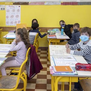 A partir de l'école élémentaire, le port du masque sera obligatoire pour les élèves dans les salles de classe.