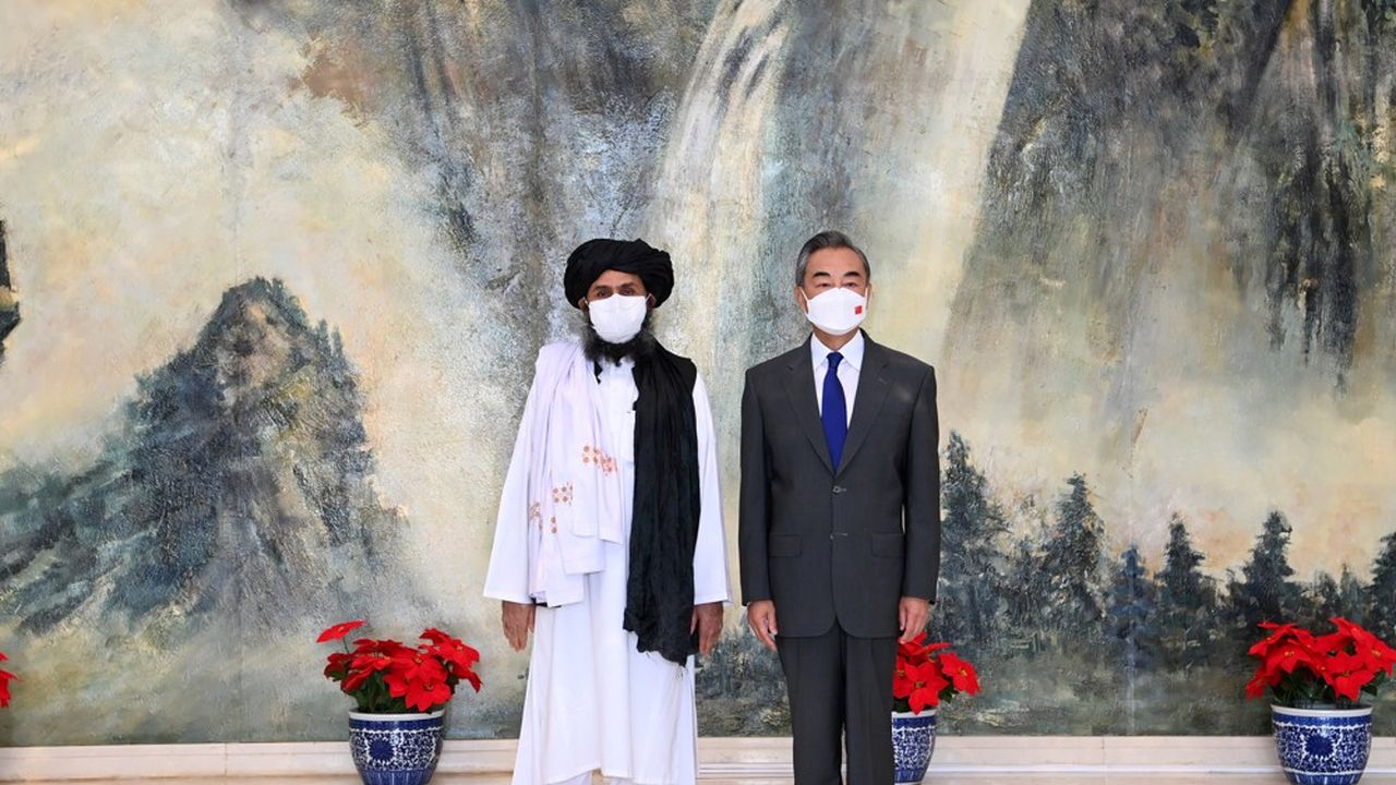 Le 28 juillet dernier, le ministre des Affaires étrangères chinois, Wang Yi, rencontrait le chef politique des talibans, Abdul Ghani Baradar à Tianjin, en Chine.