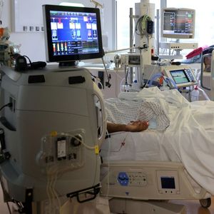 Le nombre d'hospitalisations et de malades en réanimation reste élevé à La Réunion.