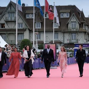 Déroulé du vendredi 3 au dimanche 12 septembre, le tapis rouge du Festival de Deauville, sera cette année recyclé pour devenir un isolant dans le bâtiment.