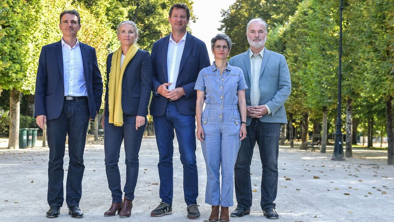 Les candidats à la primaire écologiste pour l'élection présidentielle de 2022. De gauche à droite : Eric Piolle, Delphine Batho, Yannick Jadot, Sandrine Rousseau et Jean-Marc Governatori, fin août 2021, à Poitiers.