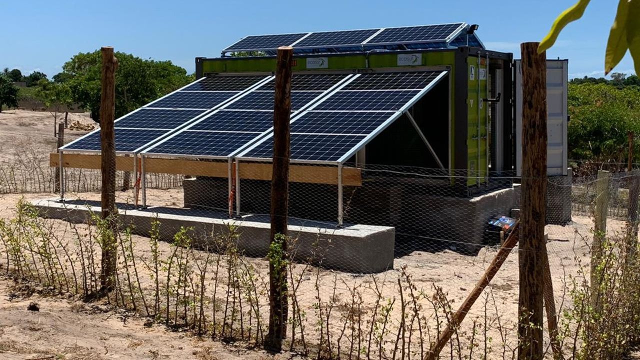 Un groupe électrogène solaire installé au Mozambique.
