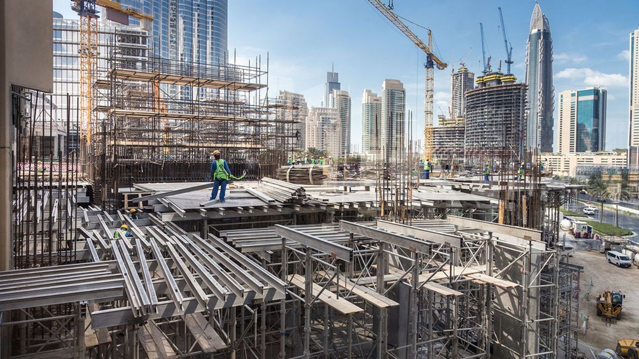 Les Emirats arabes unis continuent de représenter un des principaux chantiers de la planète, malgré les effets de la pandémie et le repli des cours du baril avant son rebond.