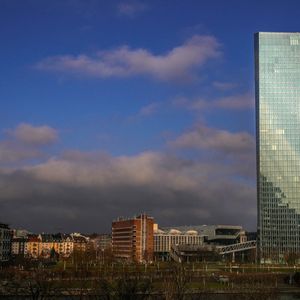 Dans le cadre de son programme d'urgence pandémie de 1.850 milliards d'euros, la BCE achète entre 80 et 90 milliards d'euros d'obligations par mois.
