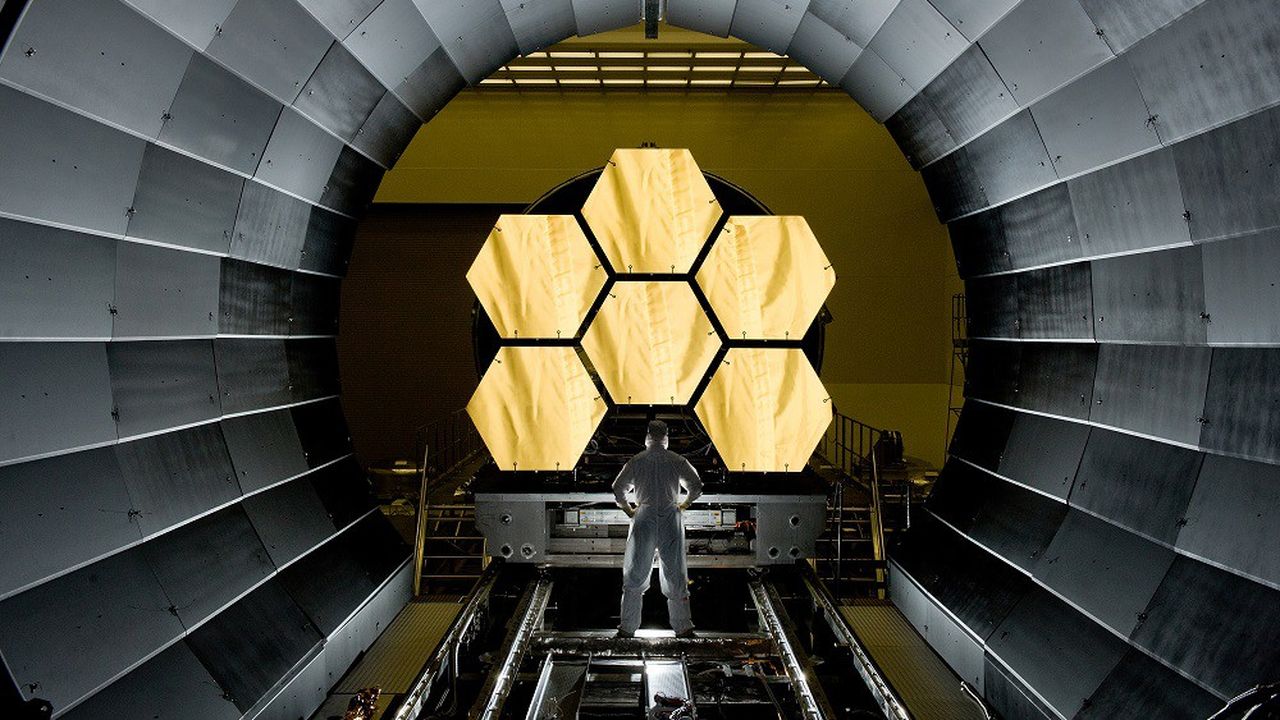 Le télescope James Webb est équipé d'un miroir dépliant de 6 mètres de diamètre.