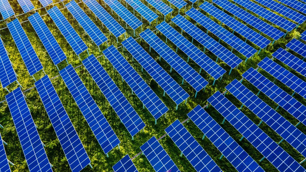 Etendu sur une surface de 8,4 hectares, le futur parc solaire comptera près de 8.400 panneaux photovoltaïques.