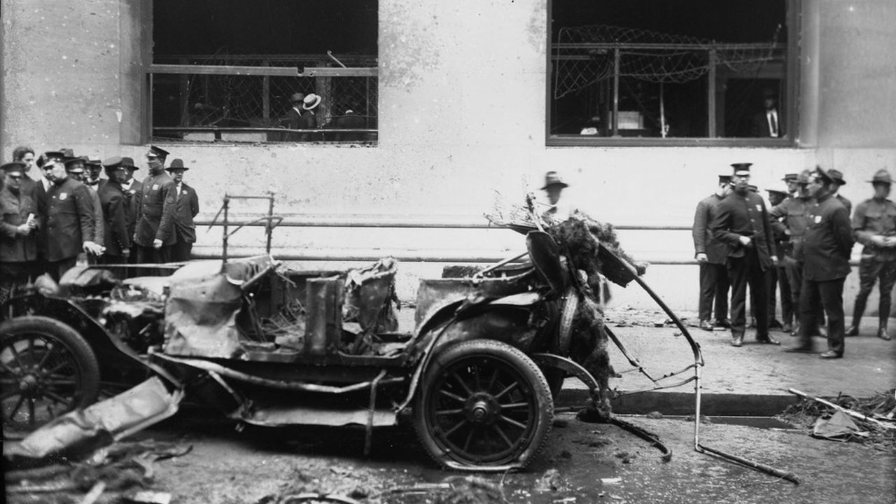 Wall Street après l'attentat de septembre 1920, qui coûta la vie à 38 personnes et fit 300 blessés.