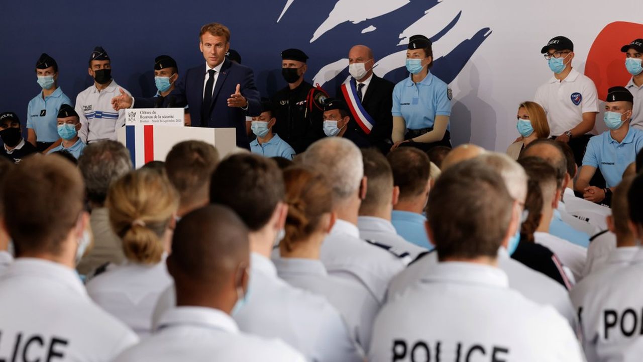 Emmanuel Macron, lors de son discours à l'Ecole nationale de police de Roubaix.