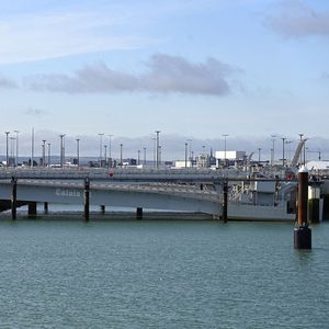 Meridiam a participé au financement de l'extension du port de Calais, en discussion depuis vingt ans.