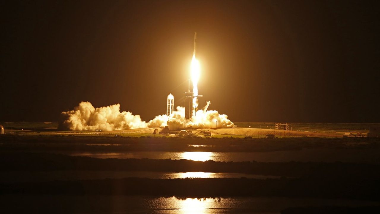 SpaceX a déjà envoyé 10 astronautes vers l'ISS pour le compte de la Nasa lors de ses trois précédentes missions habitées, et prévoit par la suite d'autres vols de tourisme spatial.