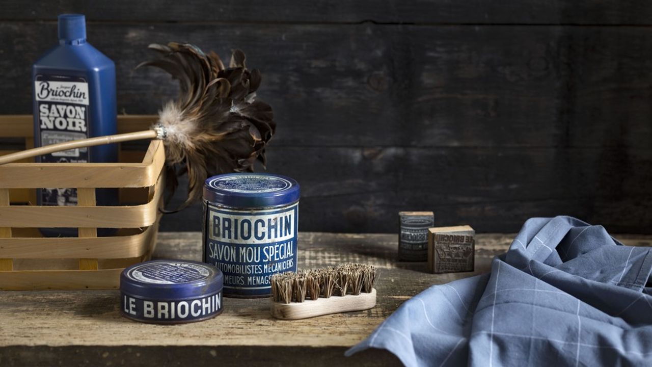 Basé à Saint-Malo (Ille-et-Vilaine), Briochin commercialise sous sa propre marque des produits d'entretien traditionnels comme le savon noir.