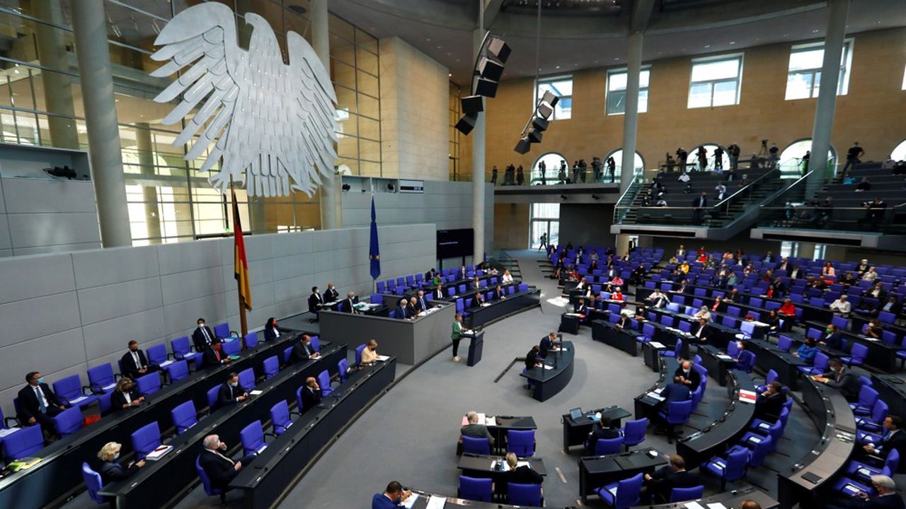 La fragmentation du paysage politique est telle, avec le premier parti ne totalisant pas plus de 26 % des intentions de vote, qu'un futur gouvernement à trois semble incontournable au sortir du renouvellement du Bundestag le 26 septembre.