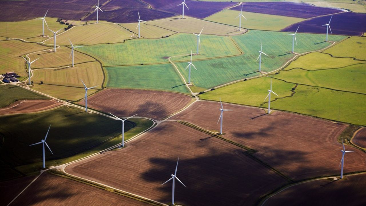 Eoliennes dans le Kent, en Angleterre. Dans certaines régions d'Europe, le manque de vent a aggravé la situation en réduisant la contribution de l'énergie éolienne.