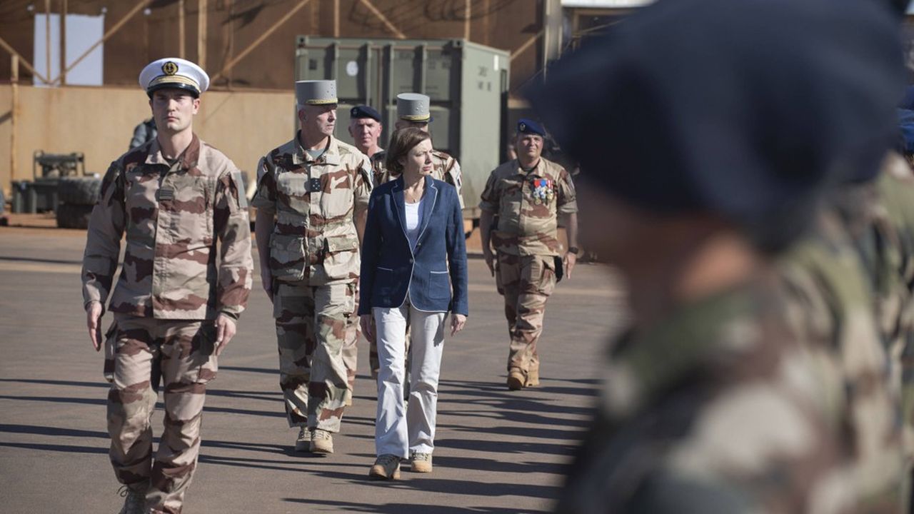 La ministre française des Armées Florence Parly rencontrait lundi le gouvernement malien, au moment où Paris s'inquiète d'un éventuel recours à une société de sécurité russe Wagner et de la tenue d'élections en février.