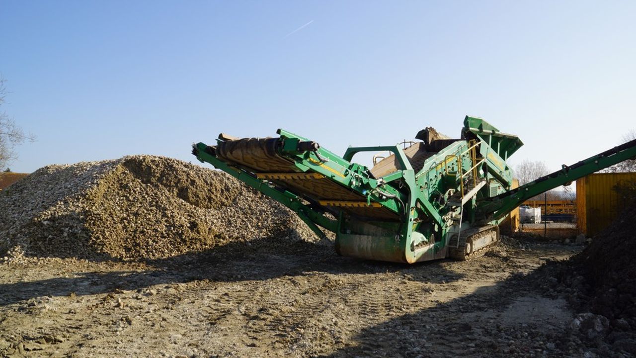 Sur le nouvel écocentre de traitement des sols pollués à Vitry-sur-Seine, l'objectif de valorisation des terres a été fixé à 70 %.