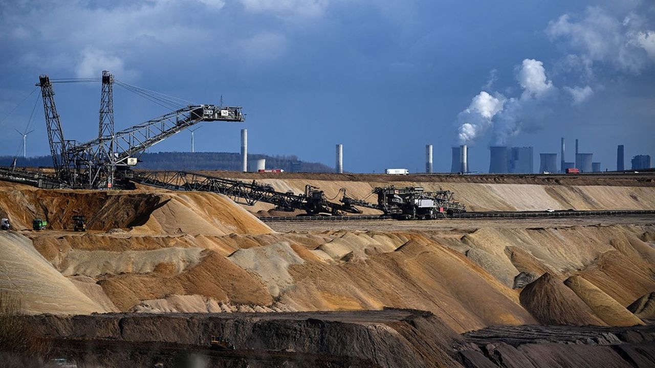 RWE est régulièrement pointé du doigt par les écologistes pour ses centrales à charbon. Ici, la mine de mine de Garzweiler, en Allemagne.