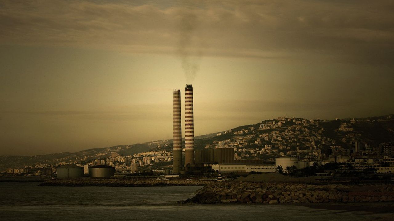 Centrale électrique fonctionnant au fioul au Liban. Le pétrole assure moins de 3 % de la production d'électricité mondiale.