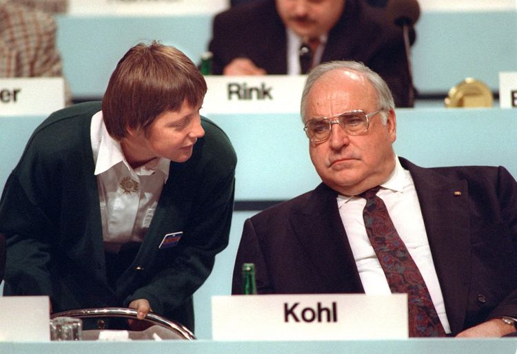 Angela Merkel et Helmut Kohl au Congrès de la CDU à Dresde.