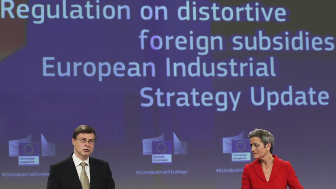 Valdis Dombrovskis, vice-président de la Commission en charge du Commerce, et Margrethe Vestager, en charge du numérique, représenteront l'Union européenne.