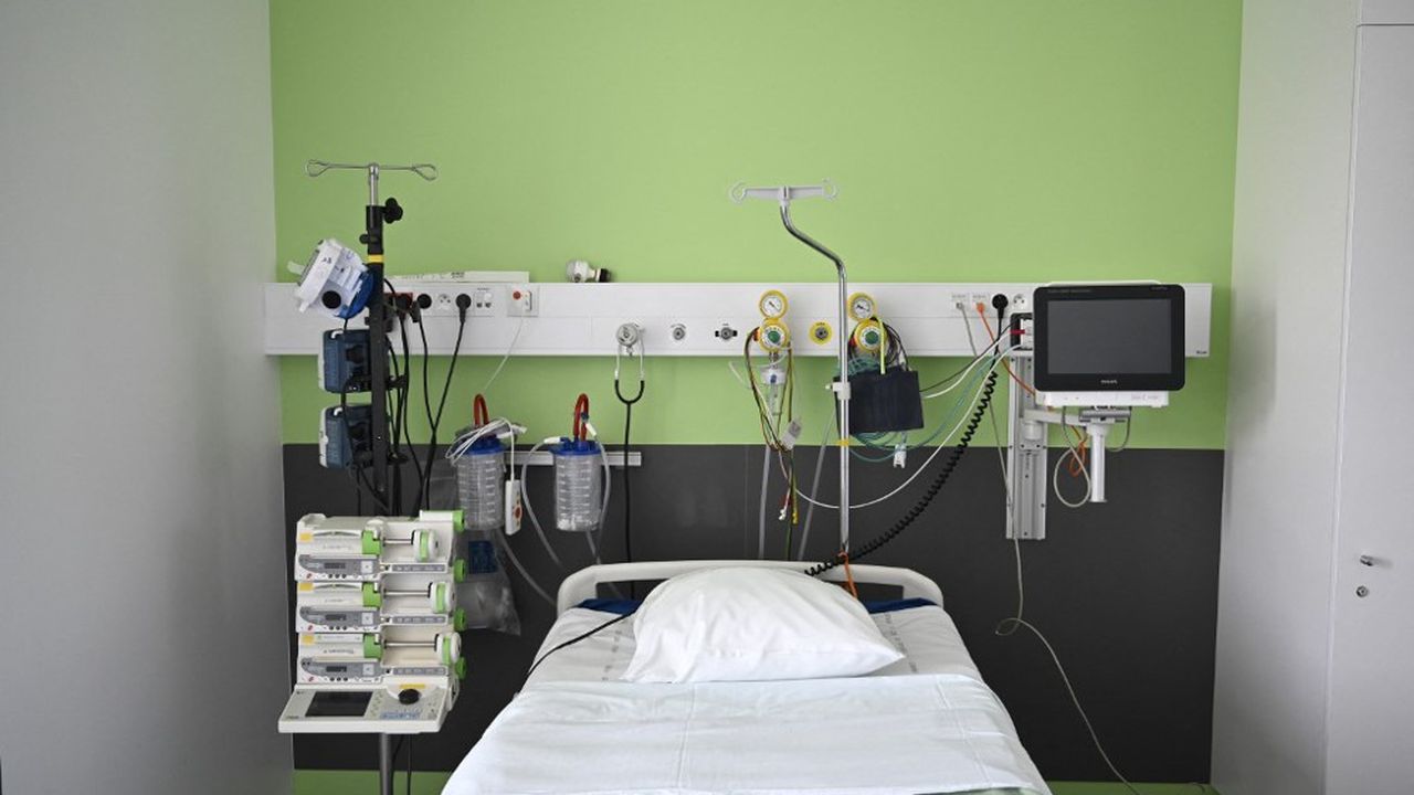 Plus de 5.700 lits d'hospitalisation complète ont été fermés en 2020, selon le ministère de la Santé.