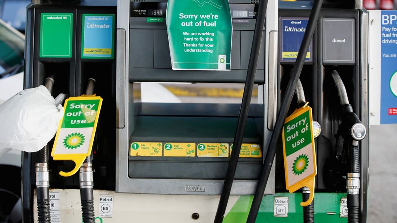 Les stations en pénurie d'essence se sont multipliées fin septembre au Royaume-Uni, alors que les conducteurs craignaient de ne pas pouvoir remplir leur réservoir.