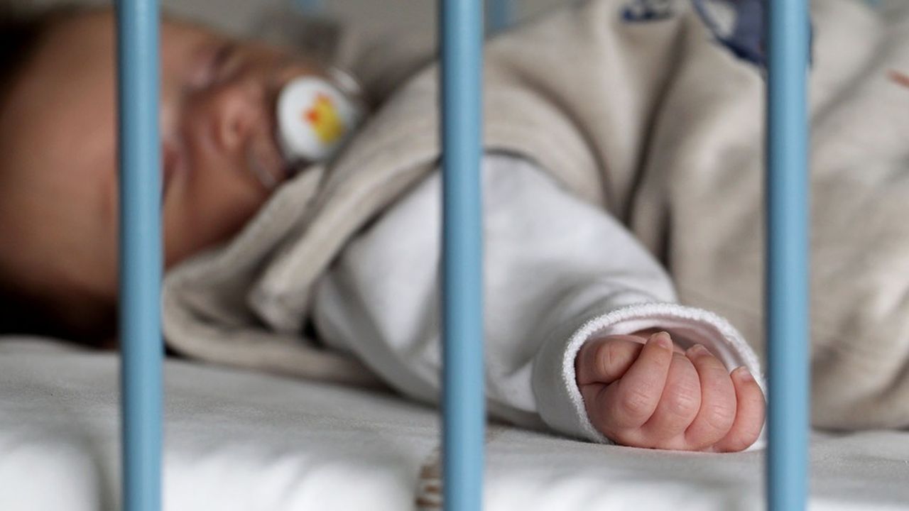 En 2020, 735.200 bébés sont nés en France, soit 2,4 % de moins qu'en 2019.