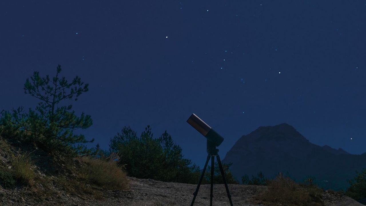 L'observation des images captées par le télescope numérique se fait sur l'écran d'un smartphone ou d'une tablette.