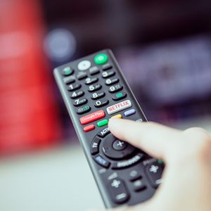 Les chaînes de télévision espèrent beaucoup de la télévision interactive… à condition qu'il y ait des standards techniques communs.