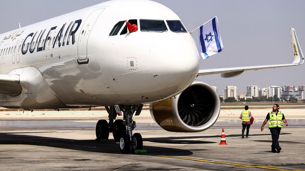 Un avion de la Gulf Air se pose à l'aéroport de Tel Aviv le 30 septembre, inaugurant le premier vol direct entre Bahreïn et Israël.