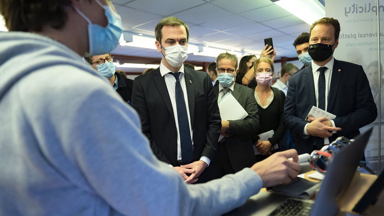 Le ministre de la Santé, Olivier Véran, s'est rendu lundi à l'incubateur des Hôpitaux de Paris, à l'Hôtel-Dieu, pour rencontrer des start-up d'e-santé.