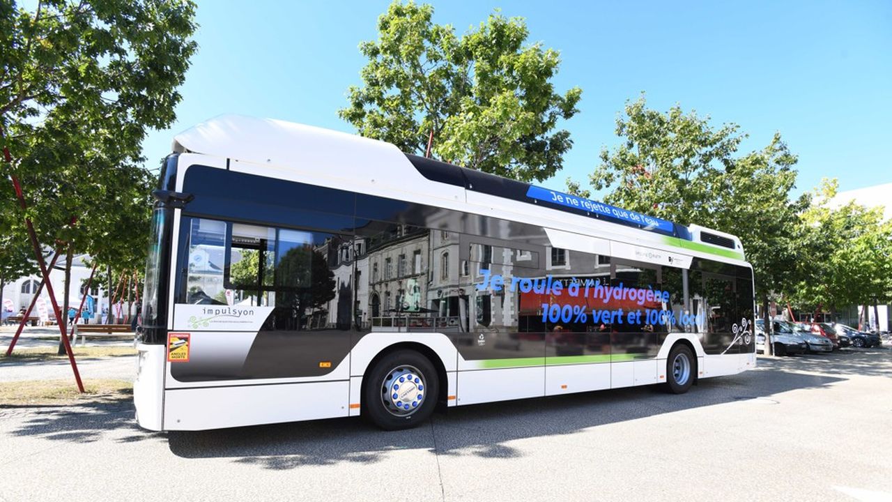 Présenté comme une première mondiale, le premier bus à hydrogène sera mis en service le 11 octobre sur le réseau de transport public de l'agglomération yonnaise