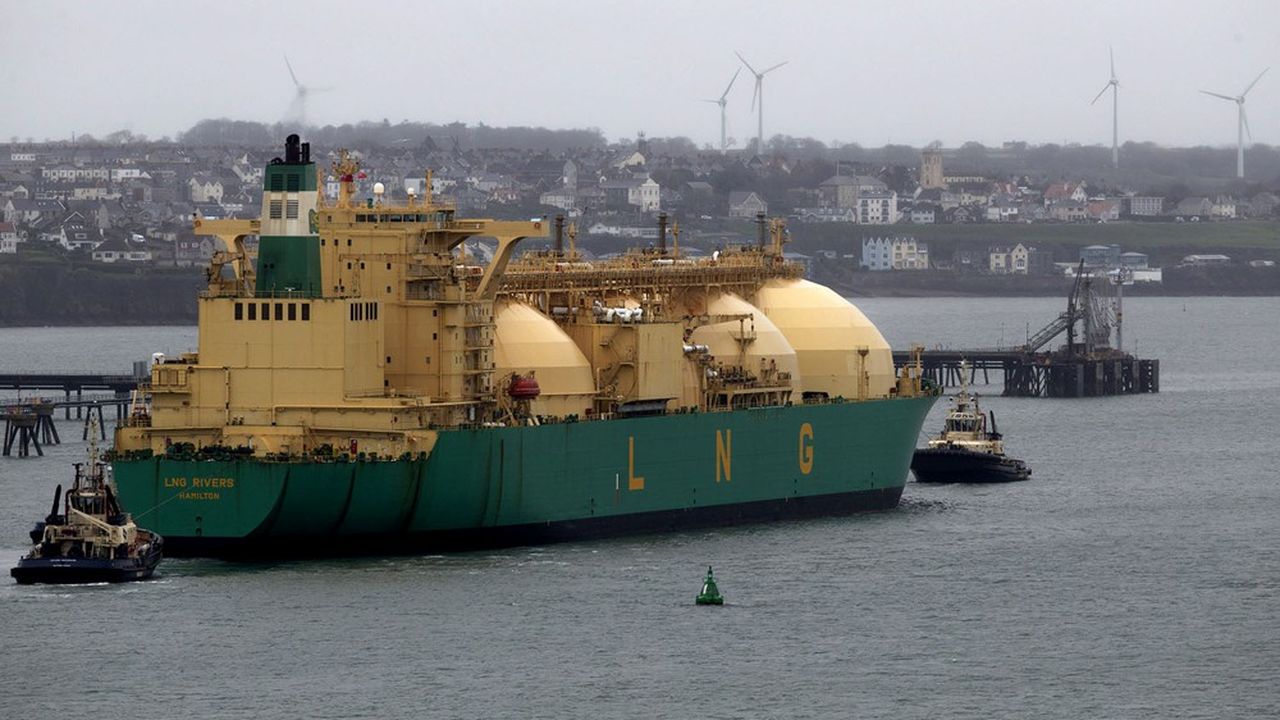 Navire méthanier transportant du gaz naturel liquéfié. La demande de GNL augmente partout dans le monde.