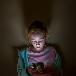 La majorité des cas de cyberharcèlement concernent les jeunes filles, de 13 ans en moyenne.