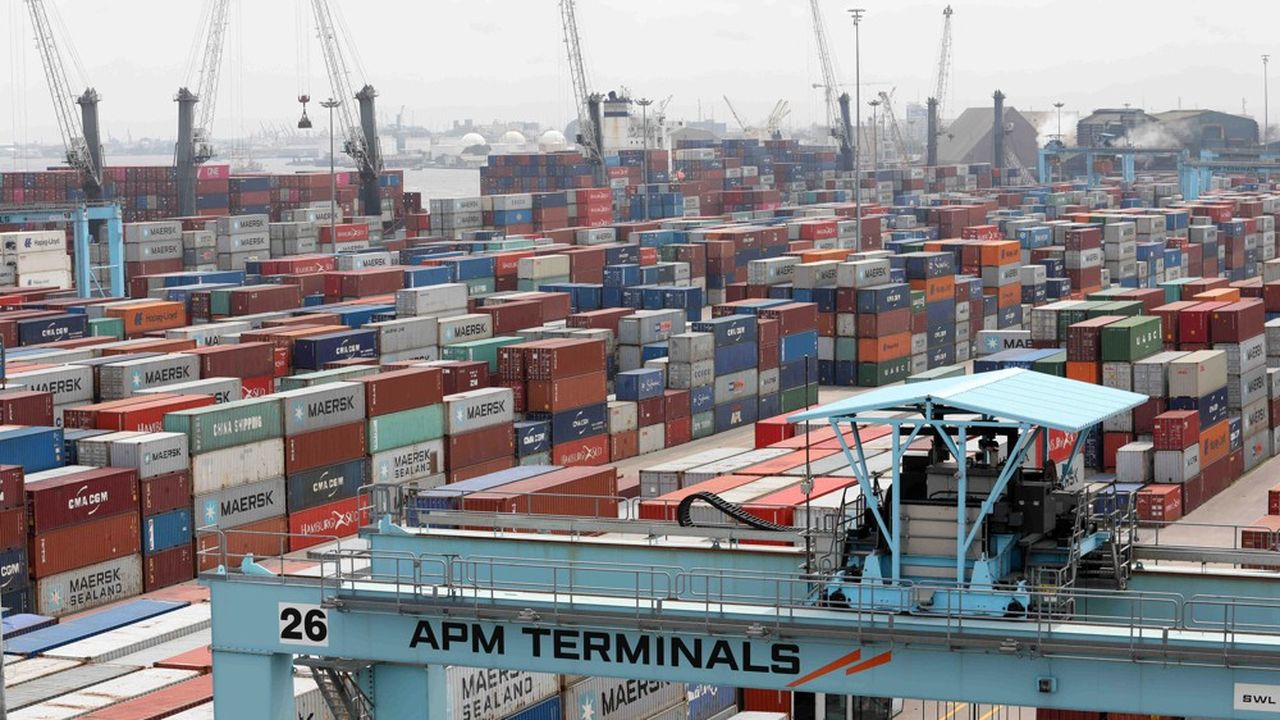 Grues et conteneurs, comme ici dans le port de Lagos, manipulent de plus en plus souvent des marchandises chinoises ou à destination de Pékin.
