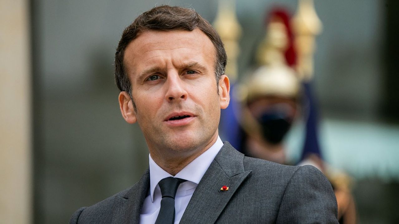 La cote de confiance d'Emmanuel Macron enregistre une baisse de 2 points ce mois-ci, à 35 %. Les Français se font plus attentifs au bilan.