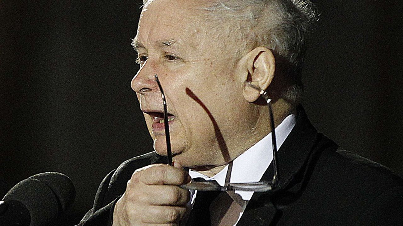 Cela fait des mois que le gouvernement polonais - ici le vice Premier ministre, Jaroslaw Kaczyński, provoque les Européens en multipliant les réformes judiciaires controversées.