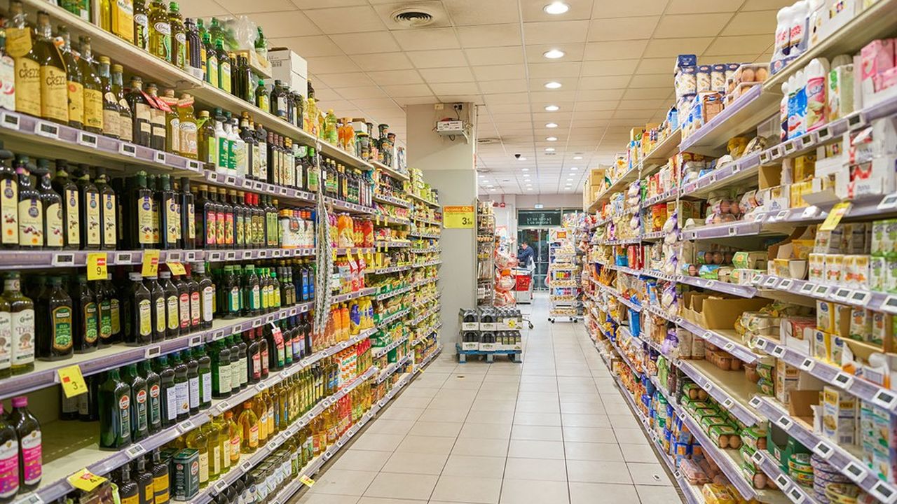 Les hypermarchés Carrefour en Italie, ici à Milan, souffrent des changements de comportement des consommateurs.