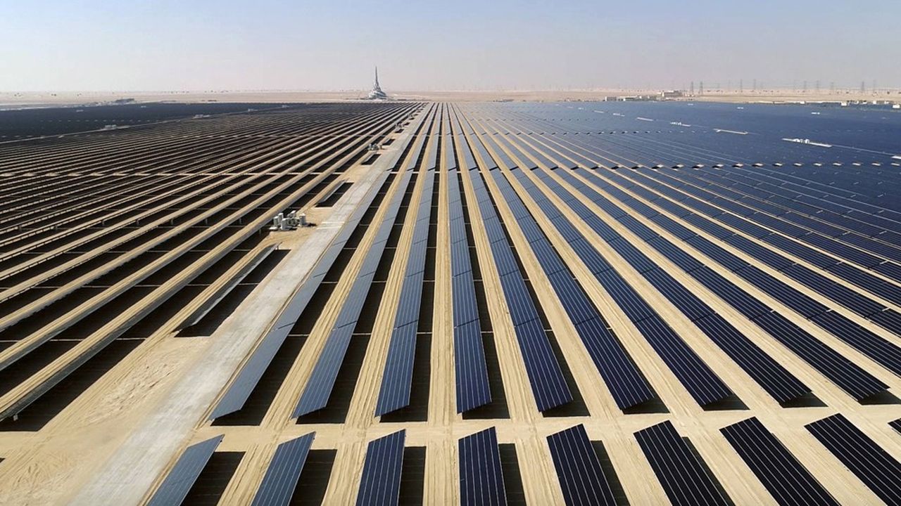Les Emirats arabes unis affirment bénéficier de « l'énergie solaire la moins chère du monde ».