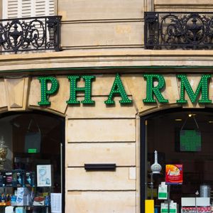 Ce sont les pharmacies les plus importantes, situées dans les centres commerciaux ou les zones de flux comme les gares, qui ont le plus souffert de la crise sanitaire.