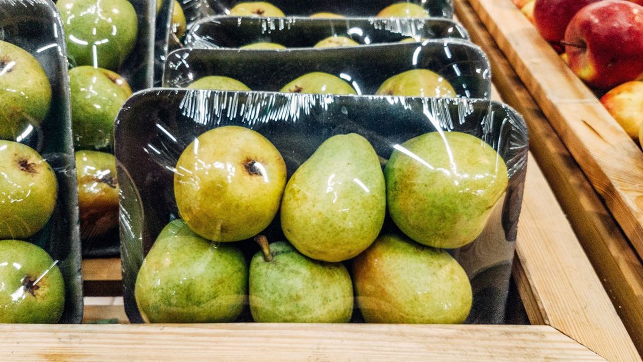 Alors qu'on estime que 37 % des fruits et légumes sont aujourd'hui vendus sous emballage, cette mesure permettra de supprimer plus d'un milliard d'emballages en plastique inutiles chaque année.
