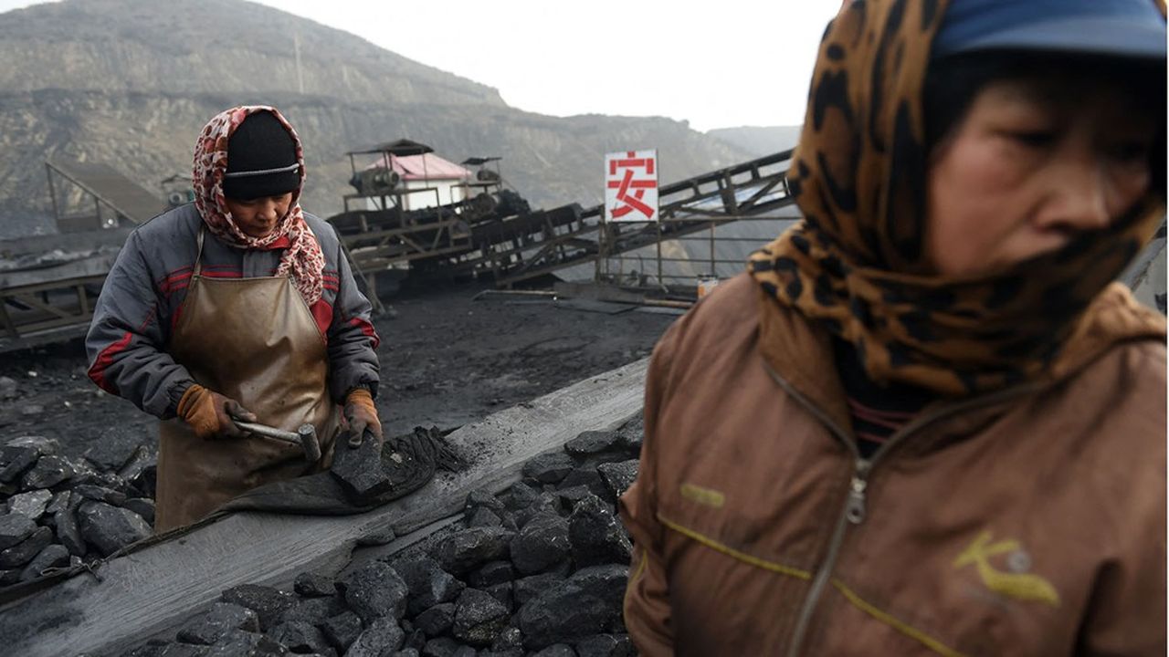 Des travailleurs dans une mine de charbon à Datong, dans la région du Shanxi.