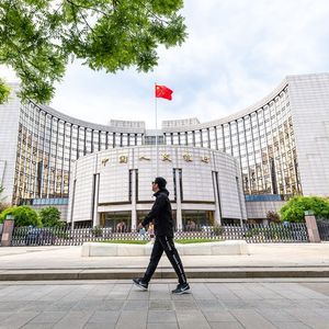 Pékin (ici le siège de la Banque populaire de Chine) a décidé de mettre au pas certains grands groupes privés au nom de la « prospérité commune ».