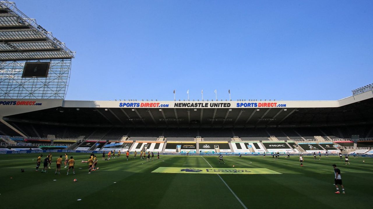 Le club de Newcastle United a été racheté par un consortium d'investisseurs dirigé par le fonds souverain saoudien.