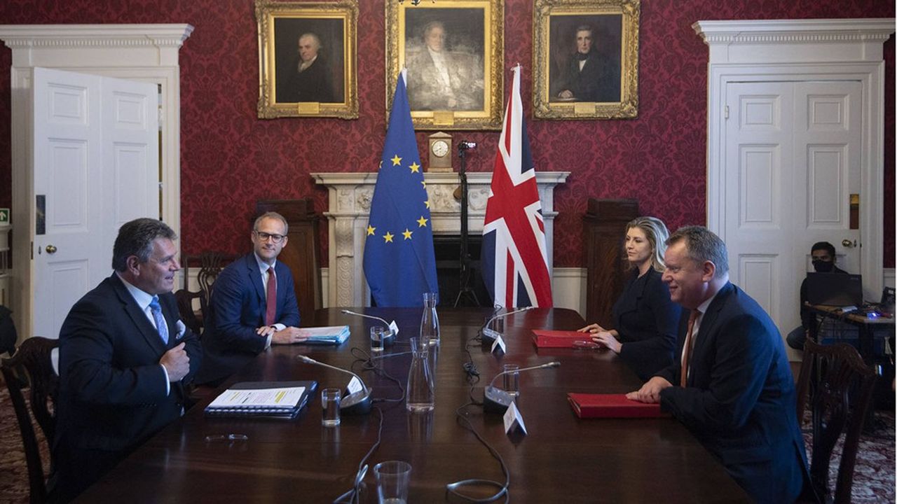 David Frost, ministre britannique du Brexit, et Maroš Šefčovič, vice-président de la Commission européenne, en pleines négociations à Londres en juin 2021.