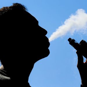 La FDA a engagé un examen approfondi des risques et des bénéfices du vapotage pour décider de la possibilité de poursuivre ou pas la commercialisation des e-cigarettes aux Etats-Unis